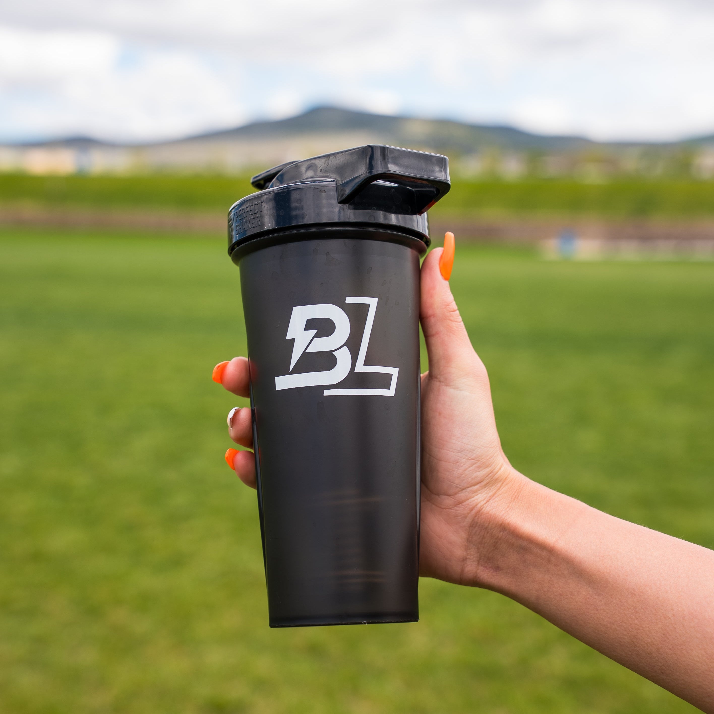 28 oz Protein Shaker Bottle – Leak-Proof & Clump-Free